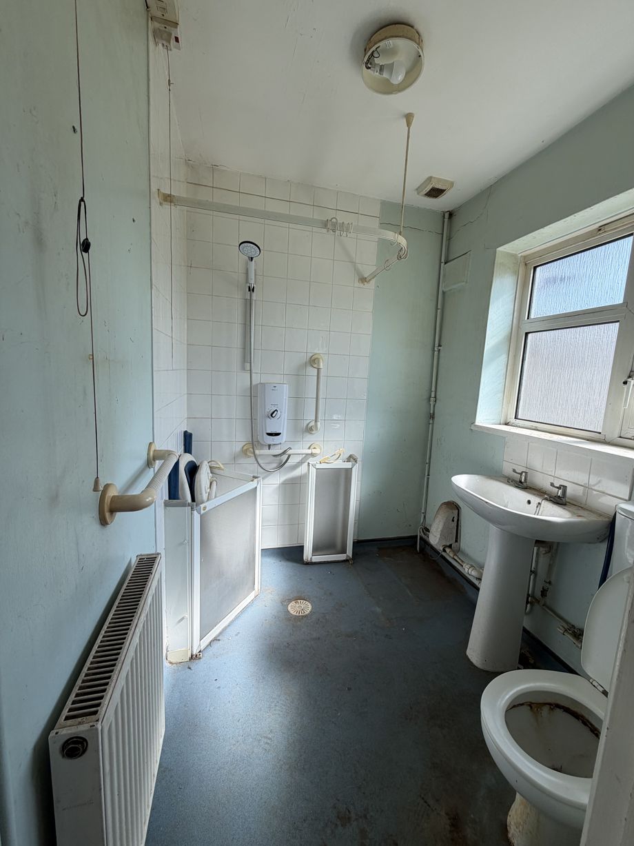 Bathroom / wetroom before refurbishment